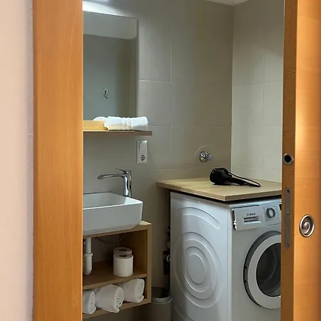 Ehrenburg Apartment *