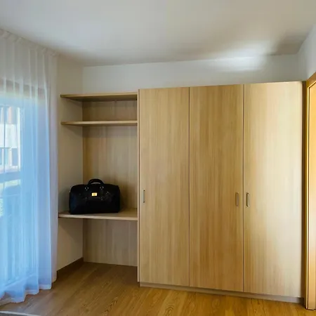 Ehrenburg Apartment *