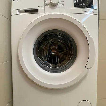 Ehrenburg Apartment *